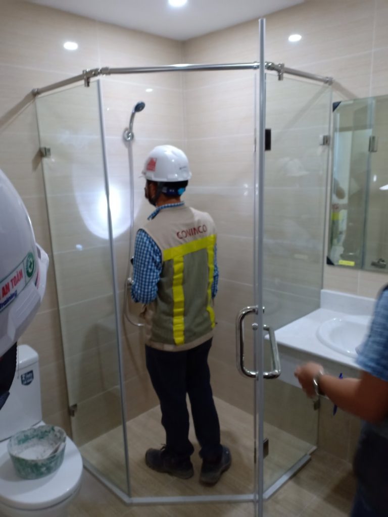 Mẫu cabin tắm đứng sang trọng cho căn hộ chung cư cao cấp.