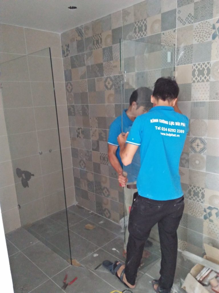 Hình ảnh hoàn thiện cabin phòng tắm sang trọng tại biệt thự.