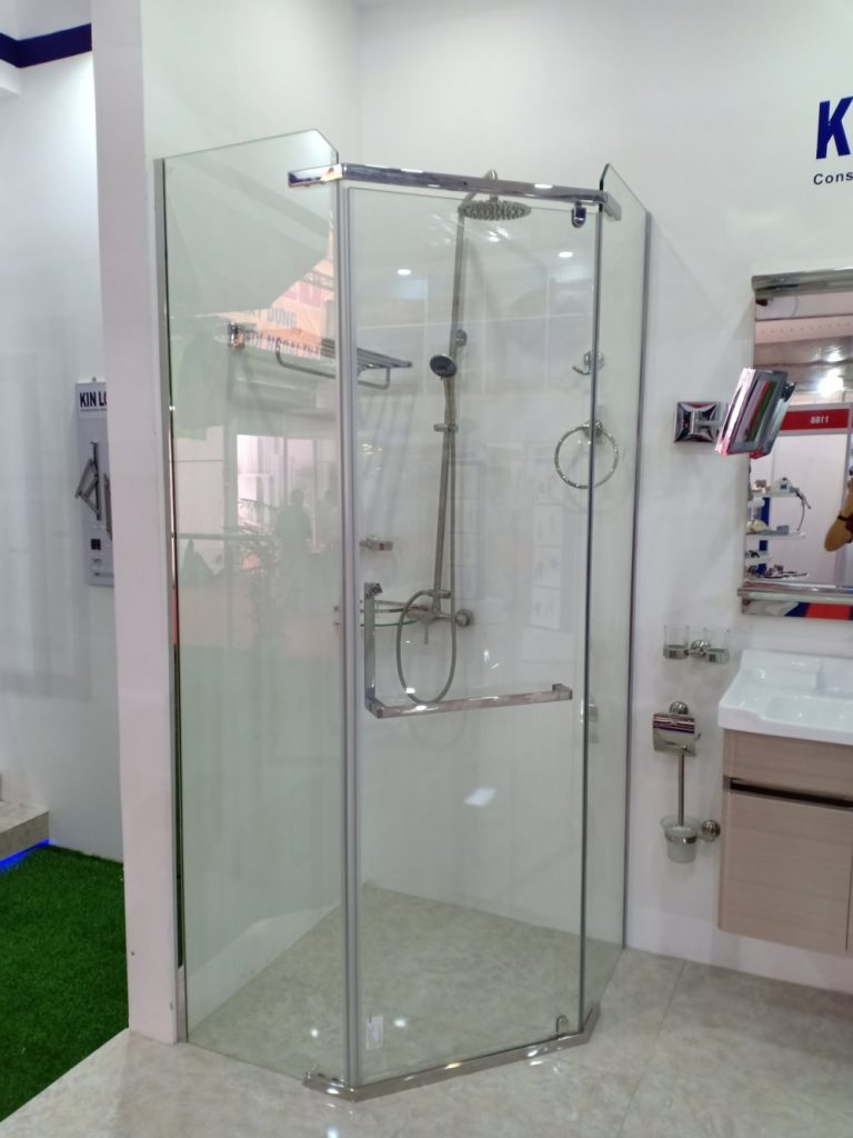 Thi công phòng tắm kính hiện đại chuẩn kỹ thuật tại Hà Nội.