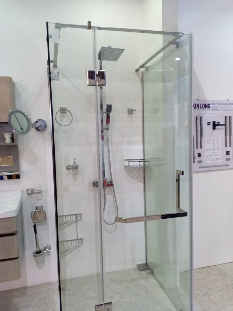 Bùi Phát thi công cabin tắm đứng chuyên nghiệp, uy tín.