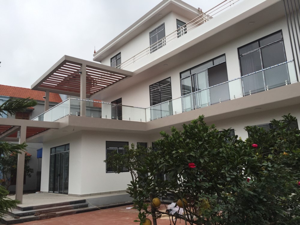 Thi công cầu thang kính, lan can, kính bếp biệt thự KĐT Linh Đàm