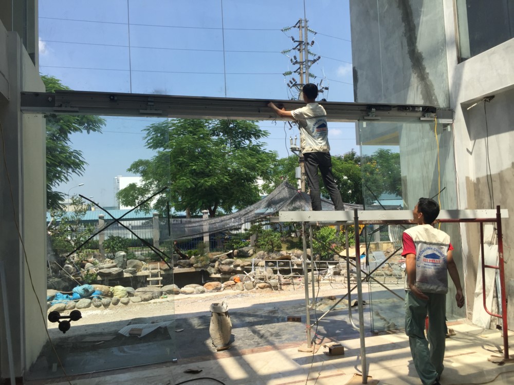 Thi công cửa kính tự động nhà máy KCN Bắc Ninh