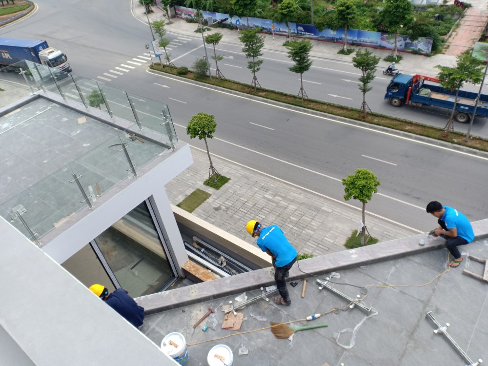 Thi công cửa kính, vách kính, lan can tòa Showroom Từ Sơn, Bắc Ninh